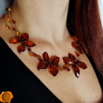 Amber Flower Necklace Cognac - Image 2