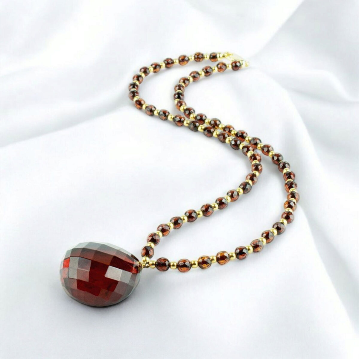 Luxurious Faceted Cherry Amber Pendant Necklace - Image 5