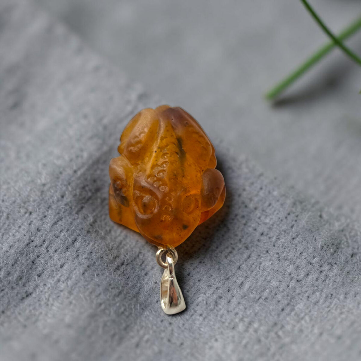Carved Amber Frog Silver Pendant - Image 5