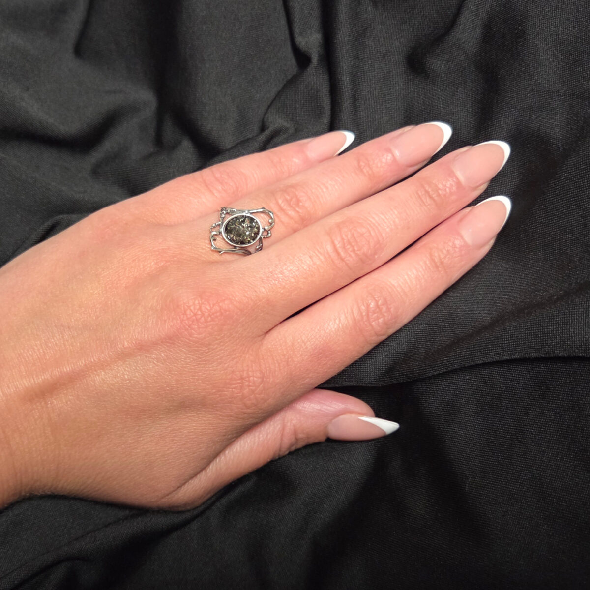 Green Amber Vintage Silver Ring - Image 3