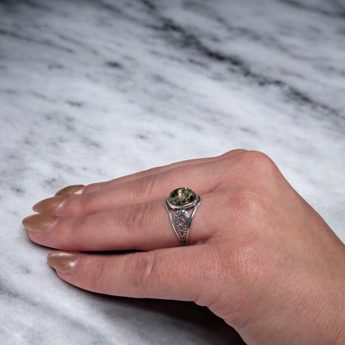 Green Amber Unisex Silver Ring - Image 4