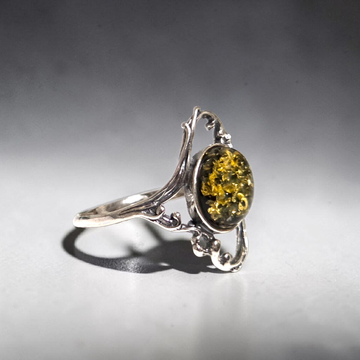 Green Amber Vintage Silver Ring - Image 2