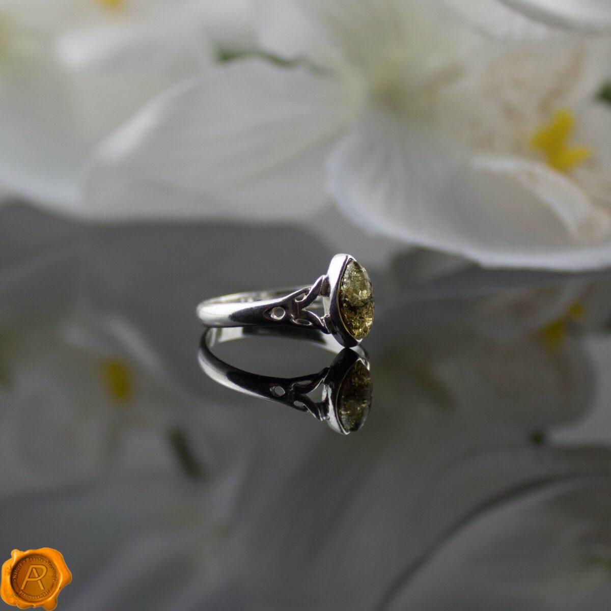 Celtic Green Amber Silver Ring - Image 3