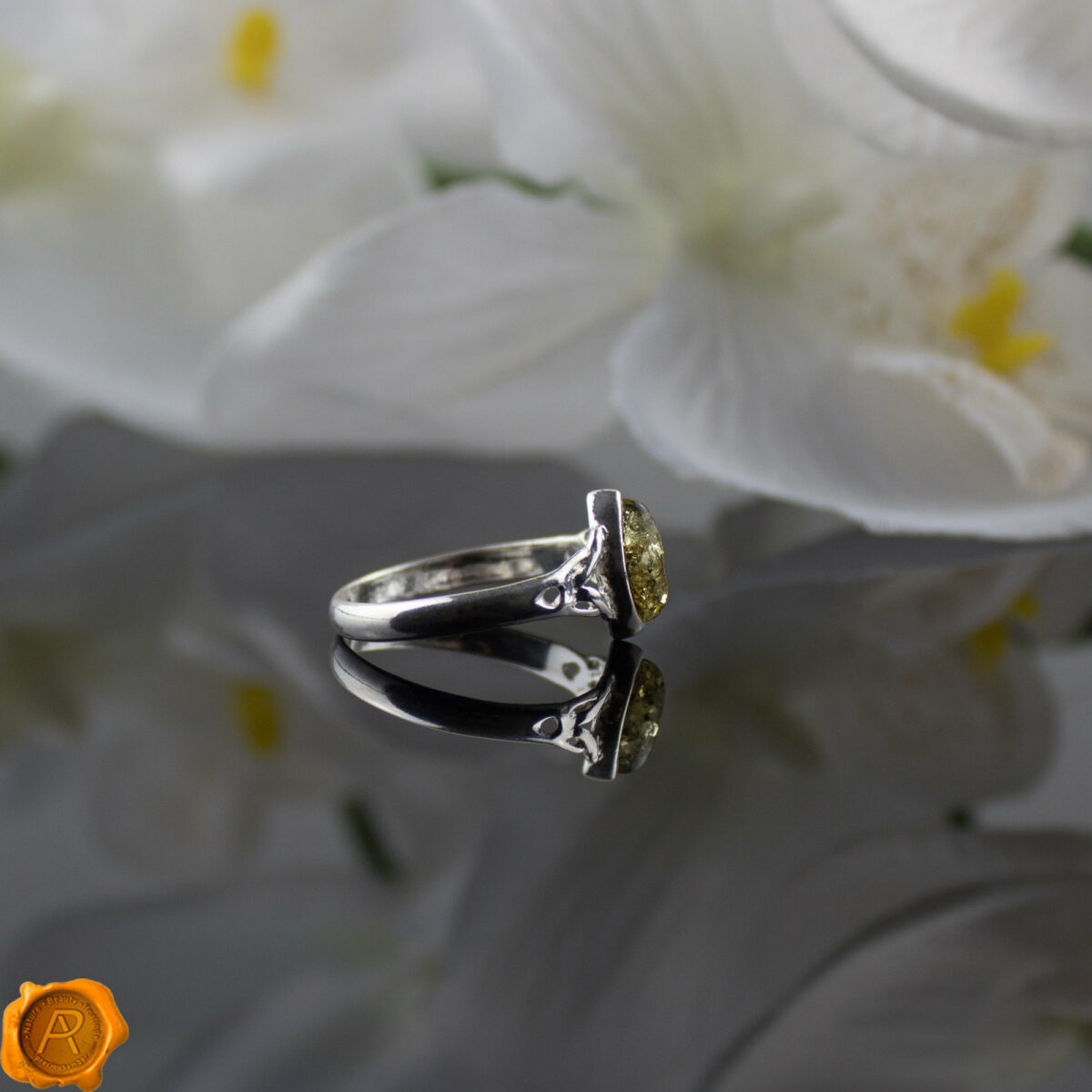 Celtic Green Amber Silver Ring - Image 4