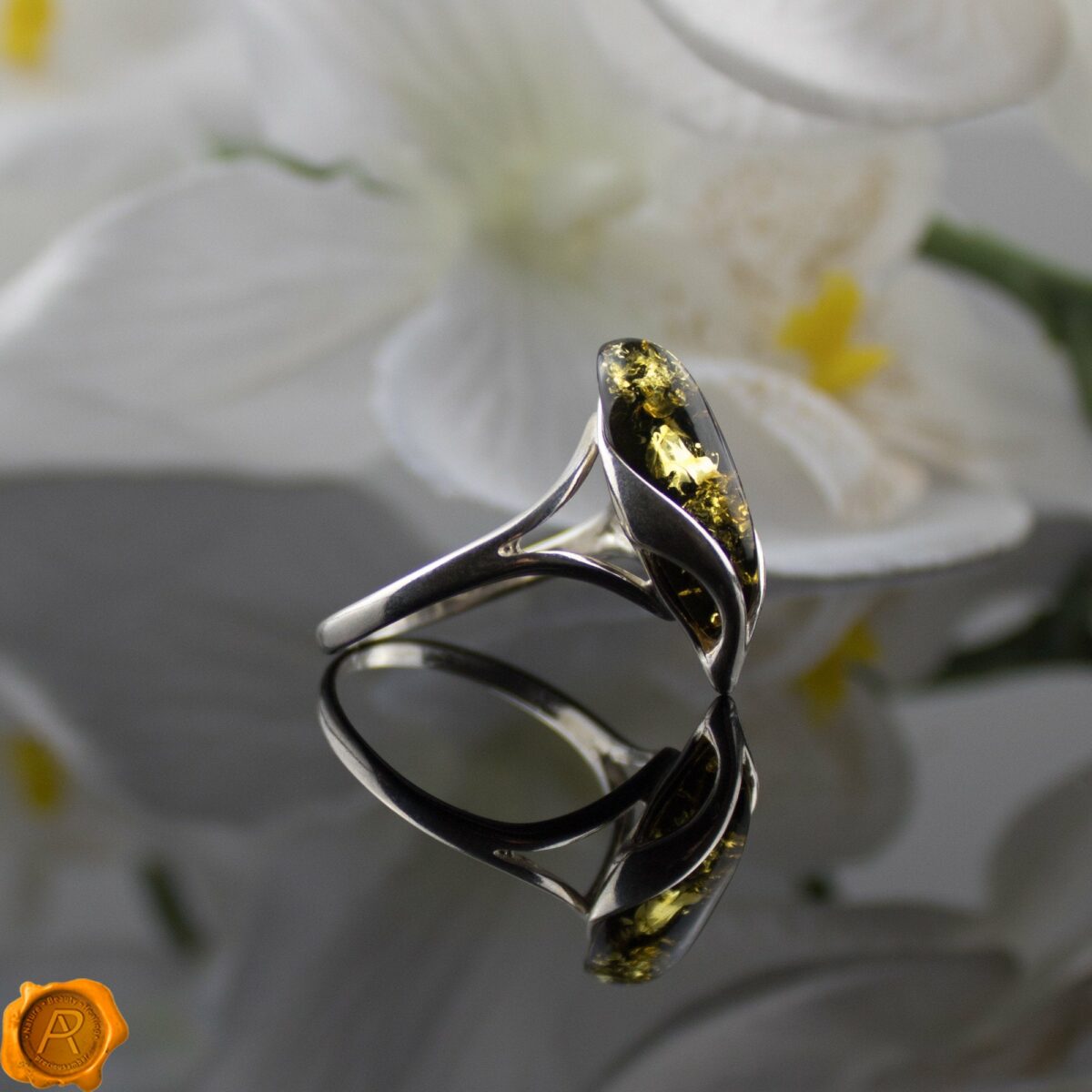 Elegant Green Amber Ring - Image 3