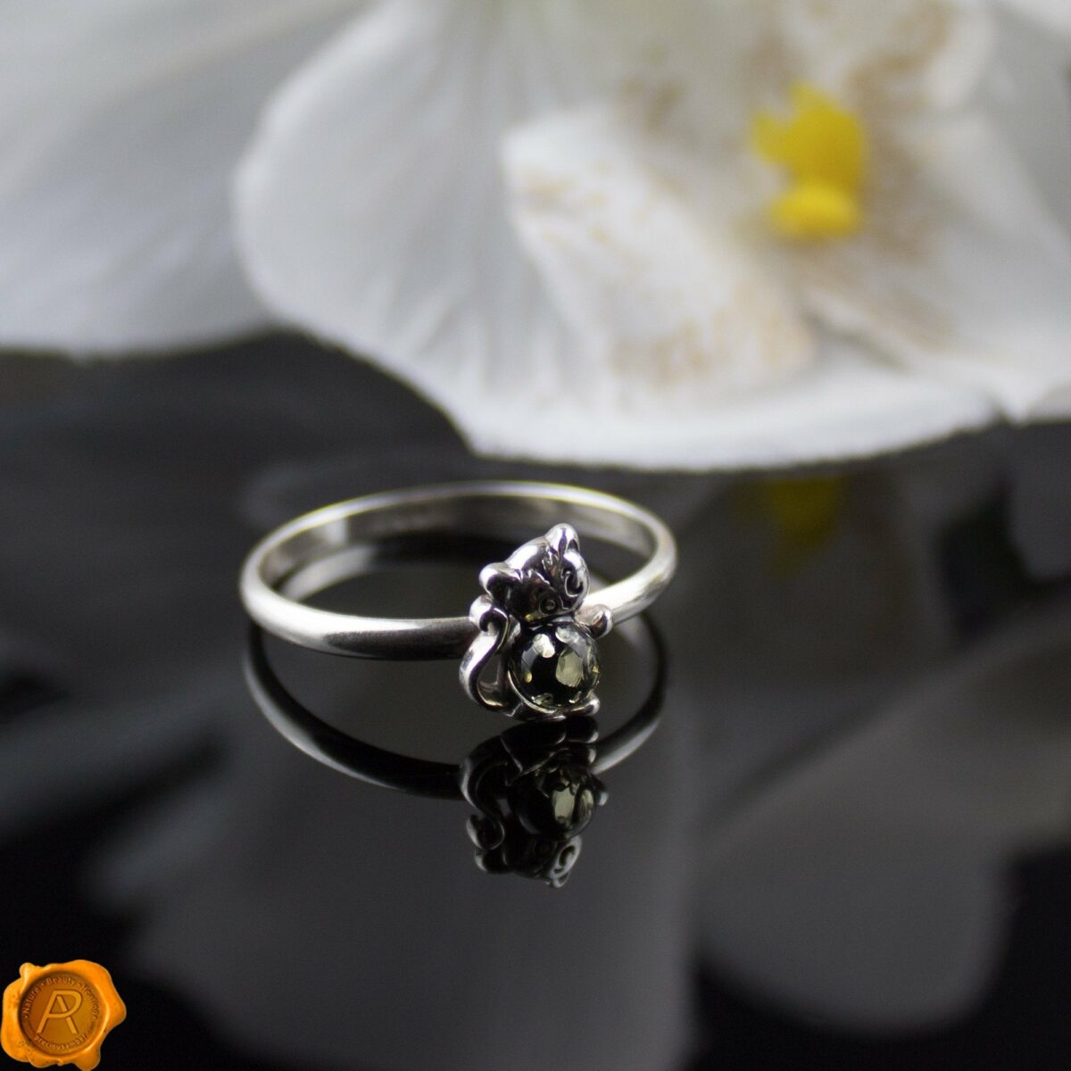 Green Amber Silver Kitty Ring - Image 1
