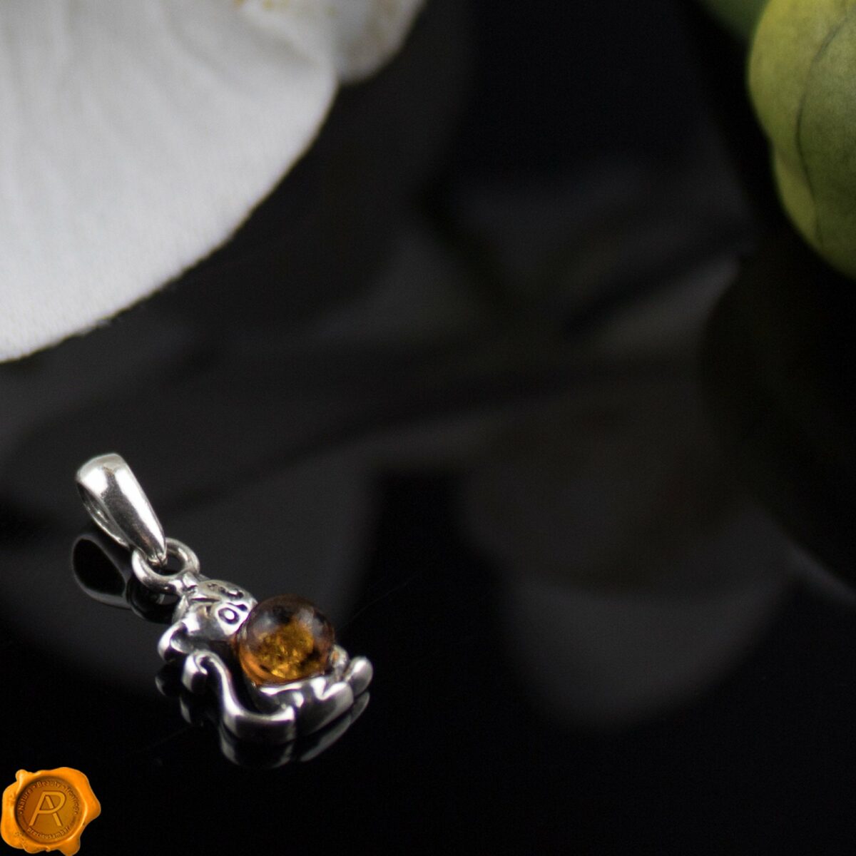 Dainty Kitty Amber Pendant - Image 2