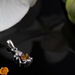Dainty Kitty Amber Pendant - Image 2