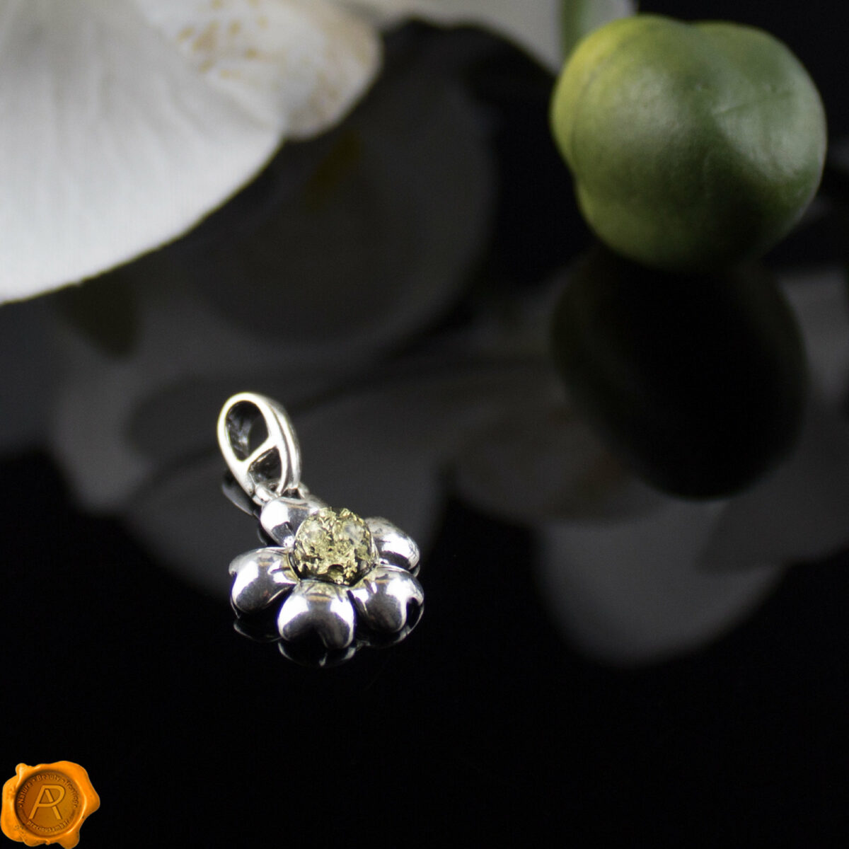 Green Amber Lucky Clover - Image 2