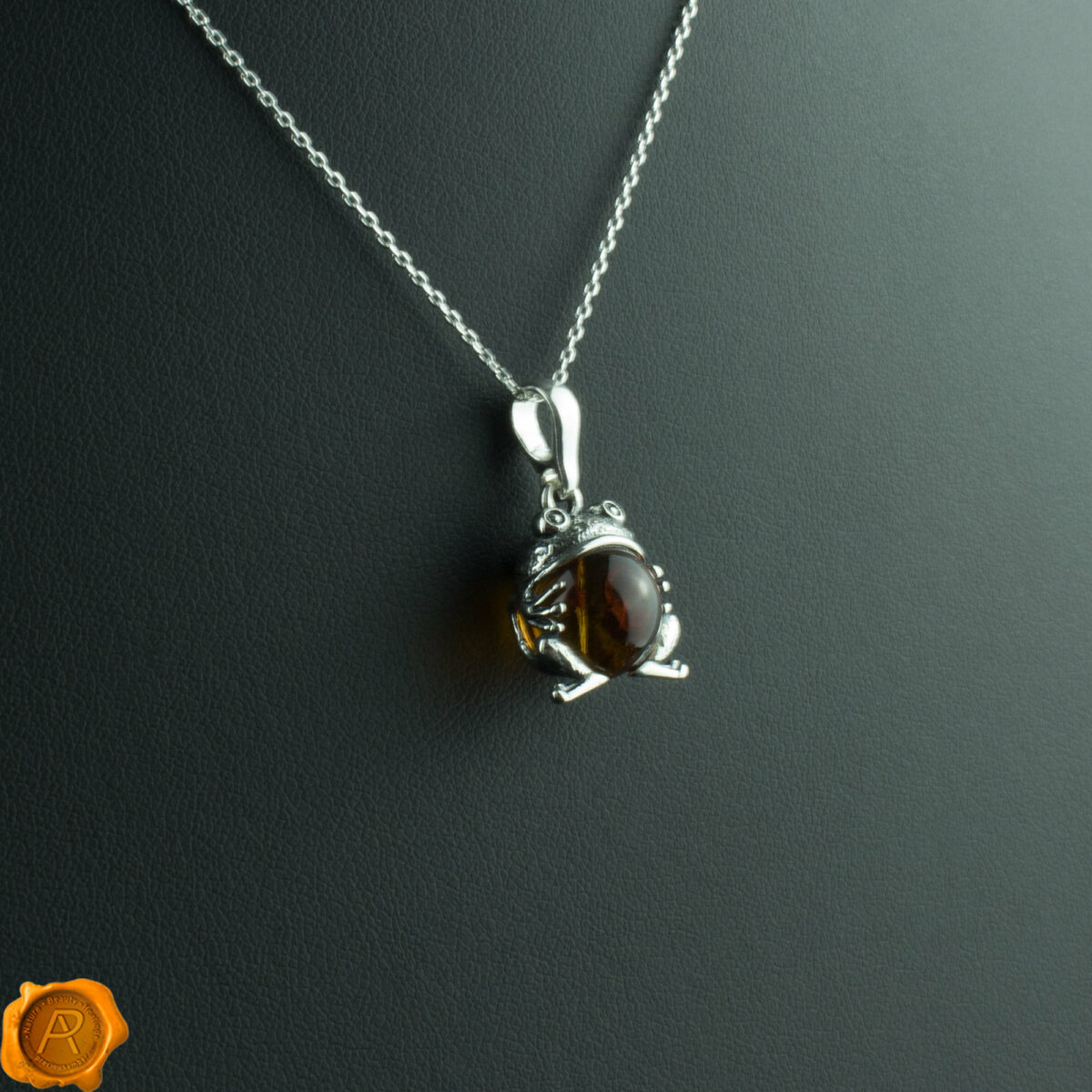 Fat Frog Amber Pendant Fat Frog Amber Pendant - Image 4