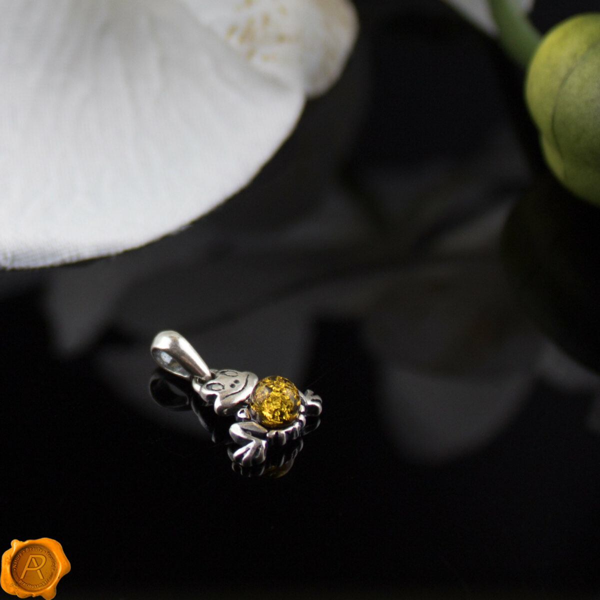 Dainty Green Amber Frog - Image 2