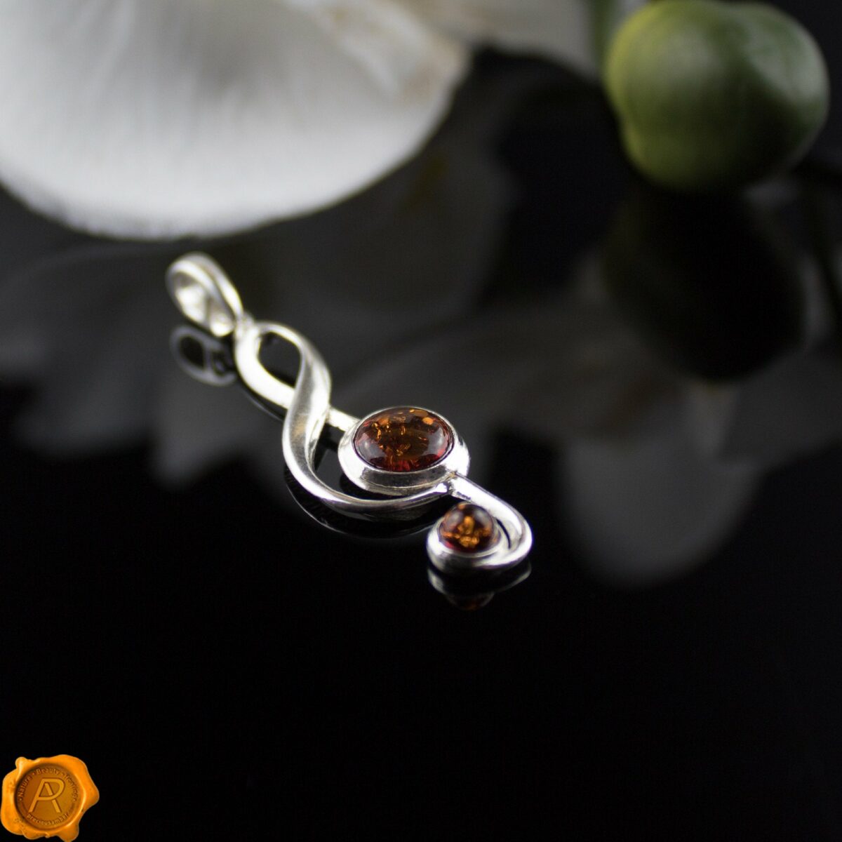 Music Note Amber Pendant - Image 2
