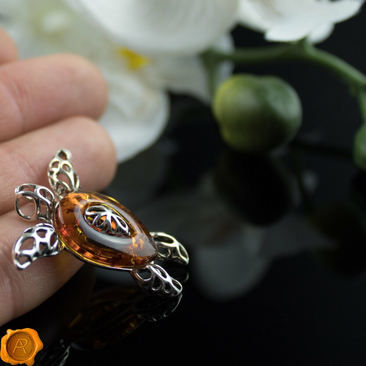 Amber Tortoise Pendant - Image 5