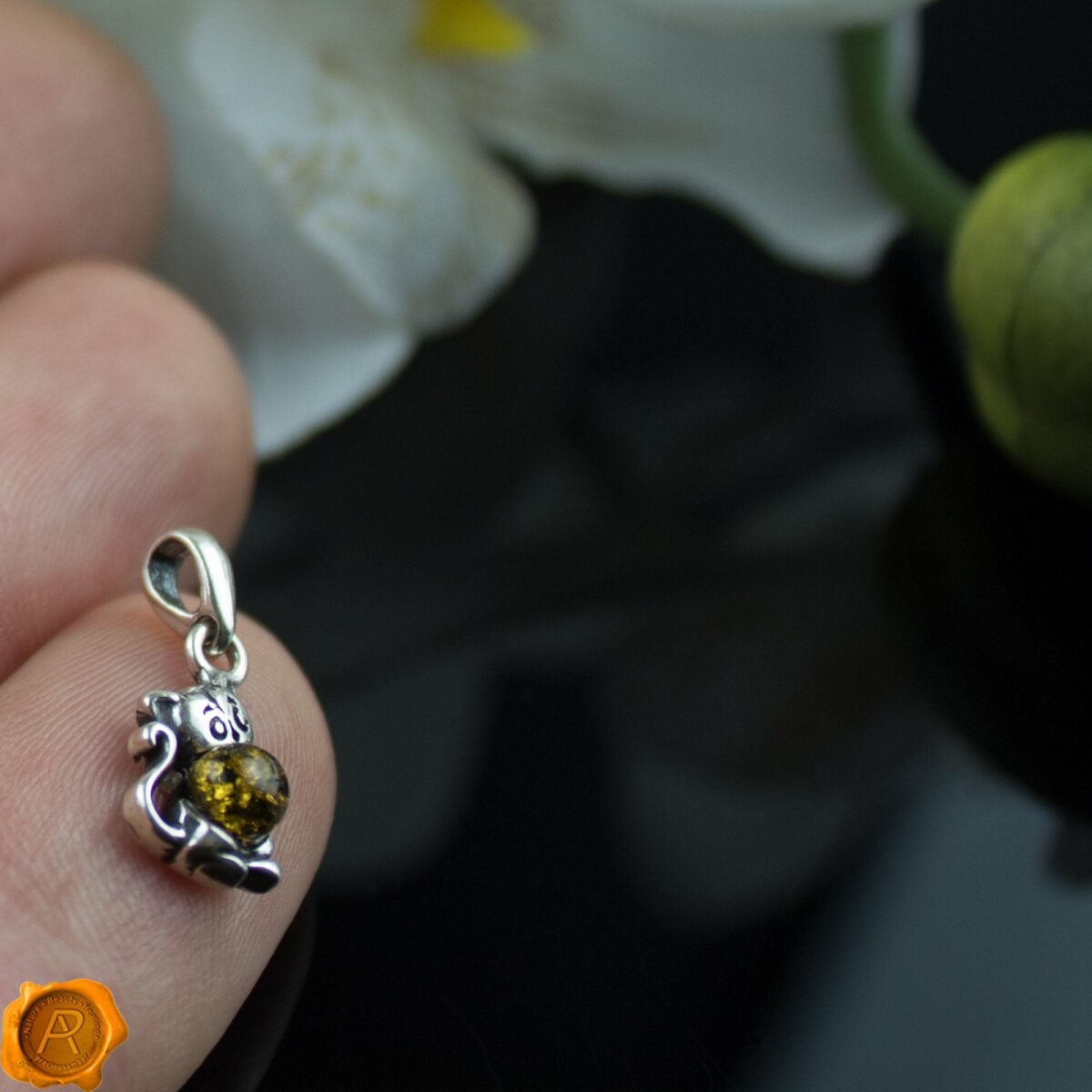 Dainty Kitty Amber Pendant - Image 3