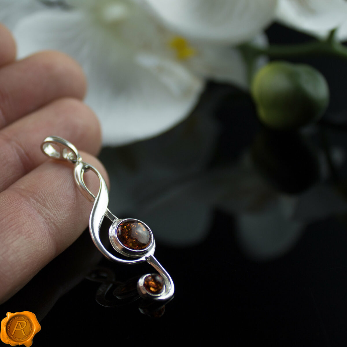 Music Note Amber Pendant - Image 3