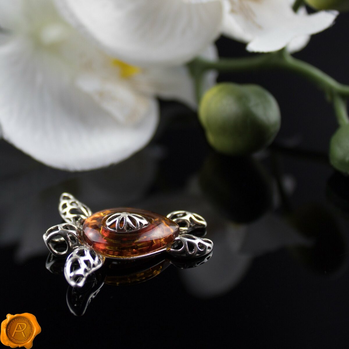Amber Tortoise Pendant - Image 3