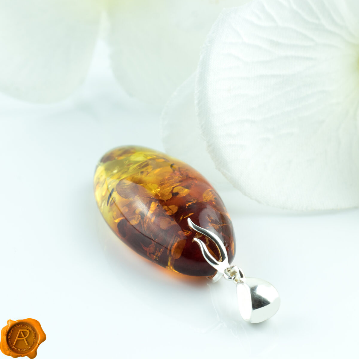 Luxurious Gradient Amber Pendant - Image 4