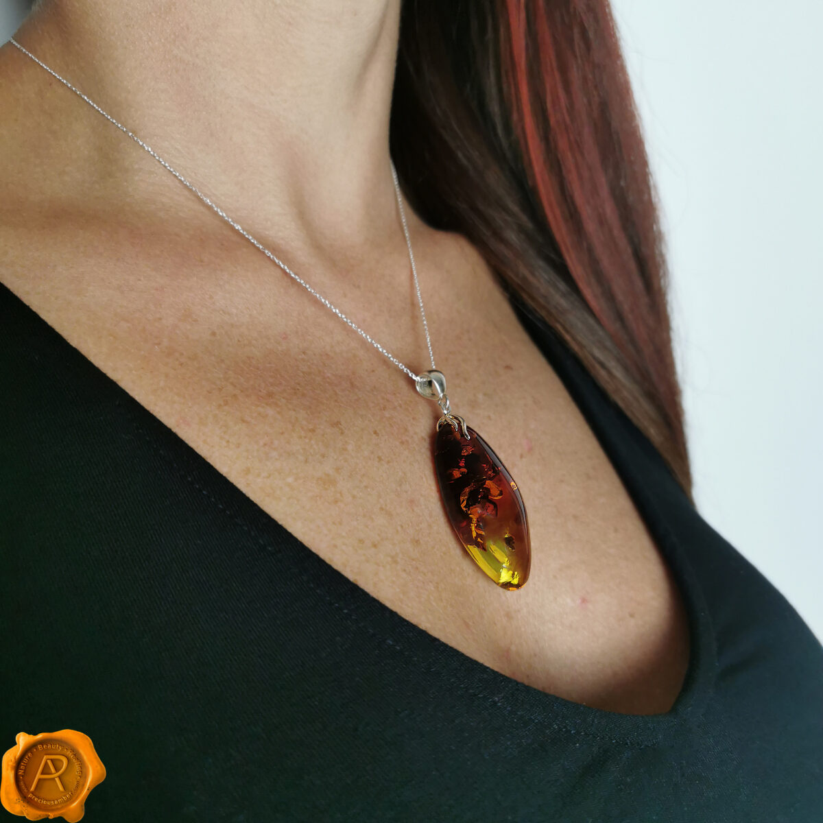 Luxurious Gradient Amber Pendant - Image 2