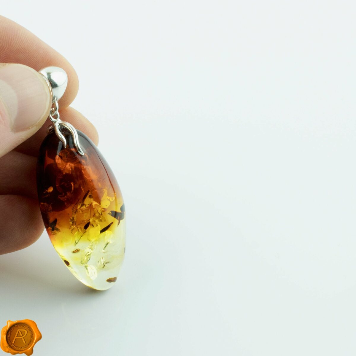Luxurious Gradient Amber Pendant - Image 5