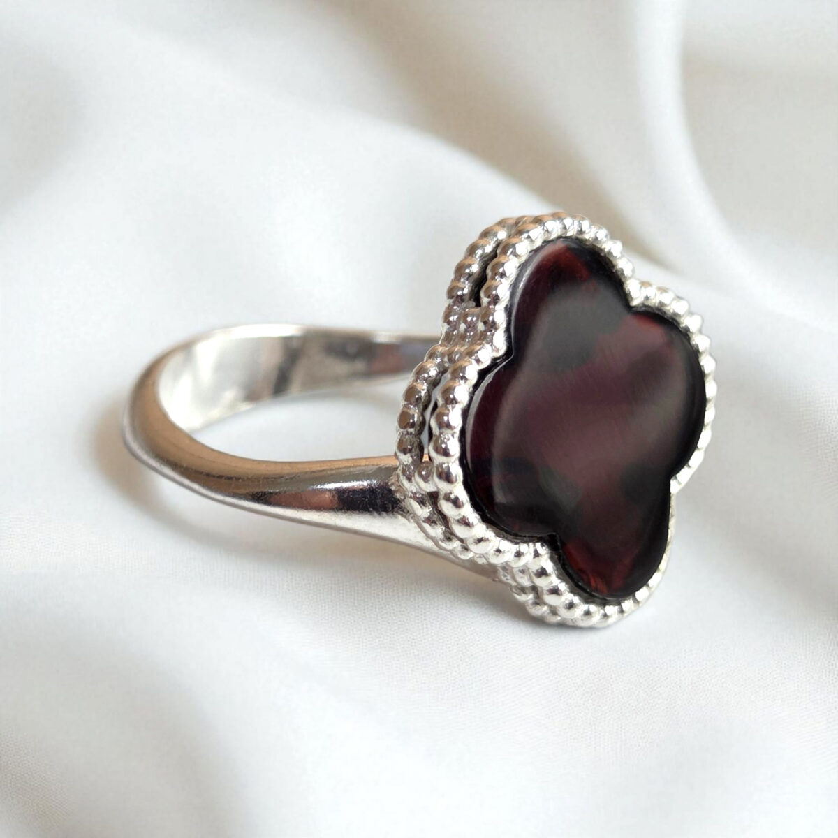 Black-Four-Leaf-Clover-Silver-Ring-for-Luck-Cherry-Red-Baltic-Amber-Gemstone-Crystal-Protection-Jewellery-Rings-Women Adjustable Four Leaf Clover Cherry Amber Ring - Image 4