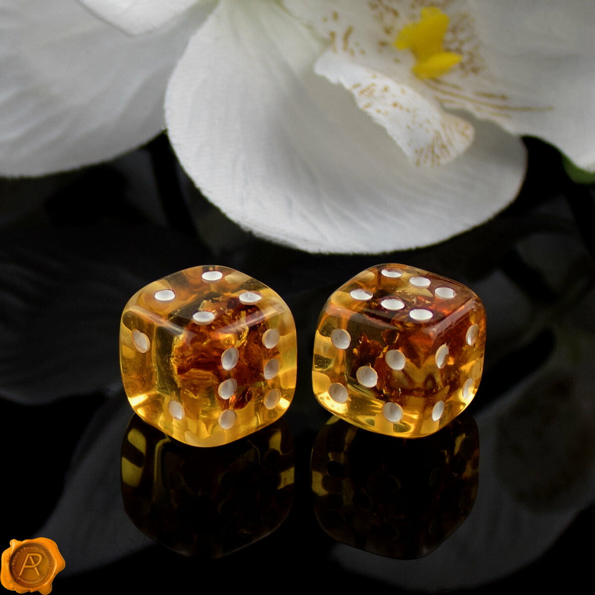 Amber Dice 14 x 14mm - Image 4