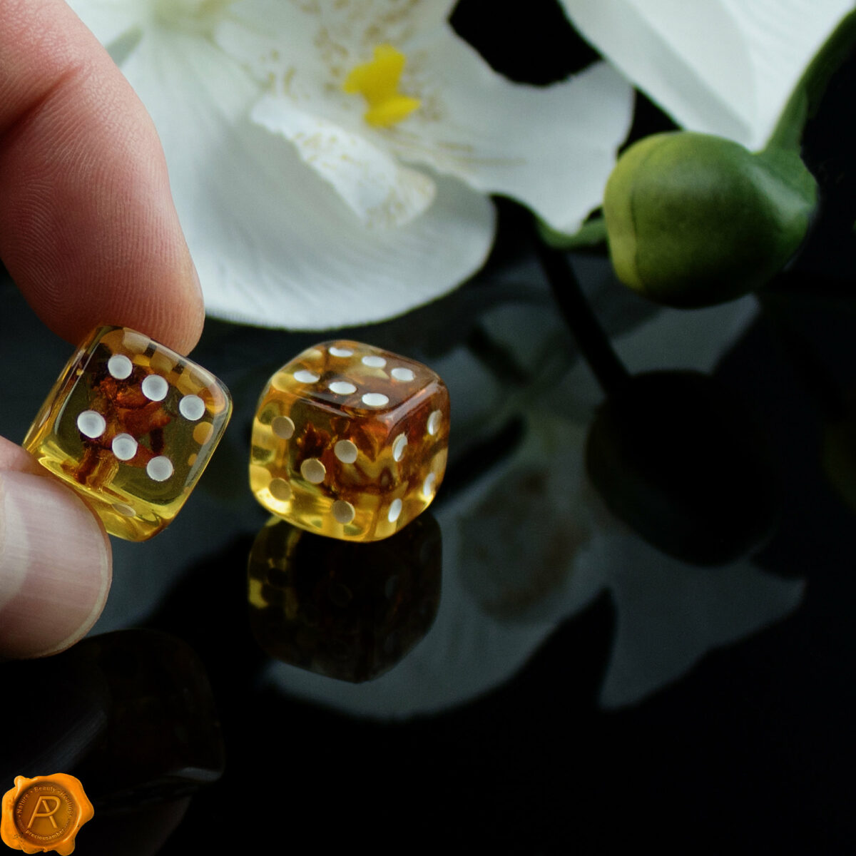 Amber Dice 14 x 14mm - Image 3