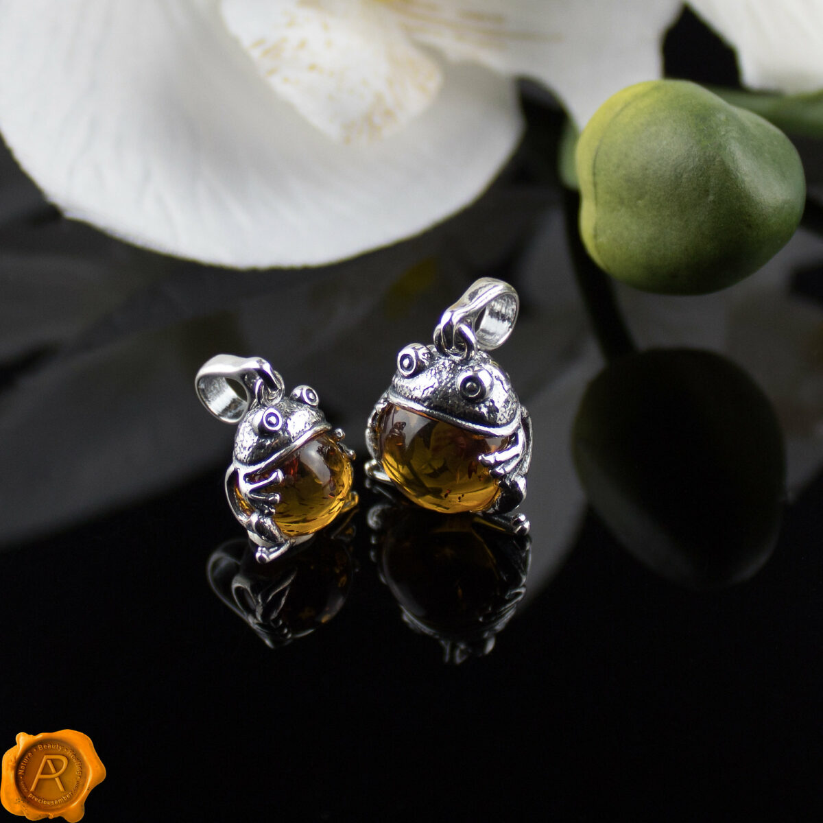 Fat Frog Amber Pendant Fat Frog Amber Pendant - Image 2