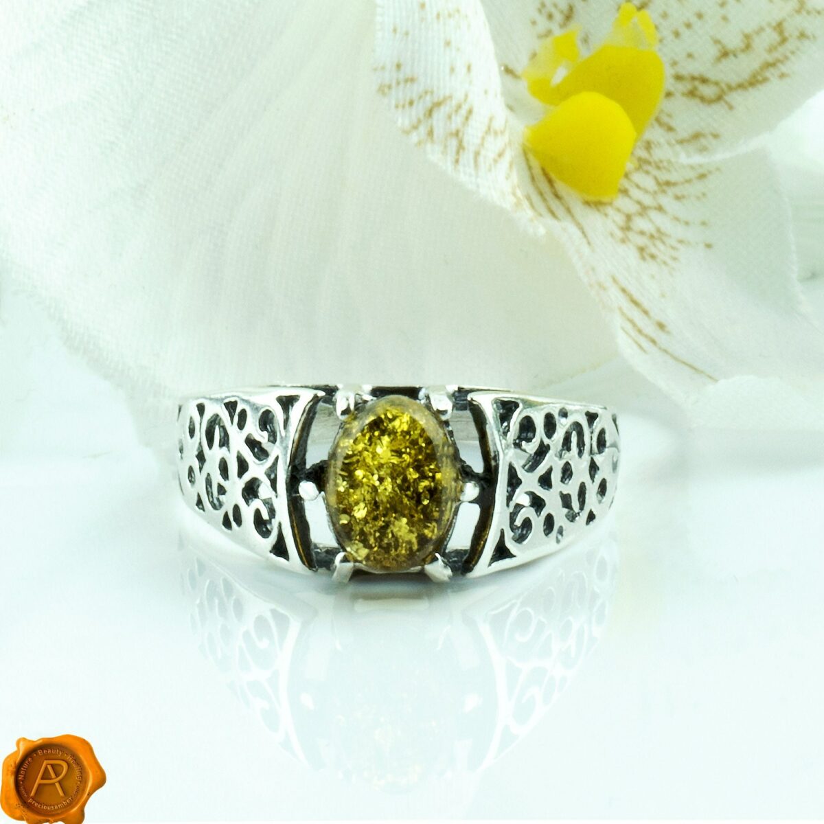 Unisex Green Amber Ring - Image 1