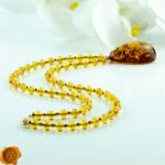 Luxurious Amber Teardrop Necklace - Image 3