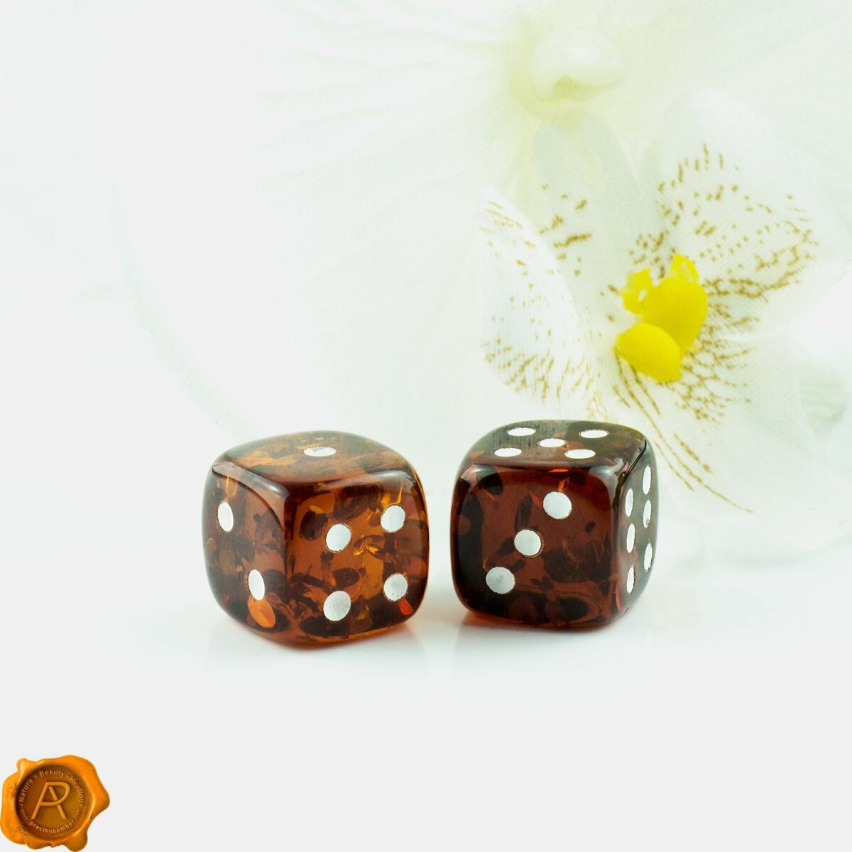 Amber Dice 12 x 12mm - Image 1