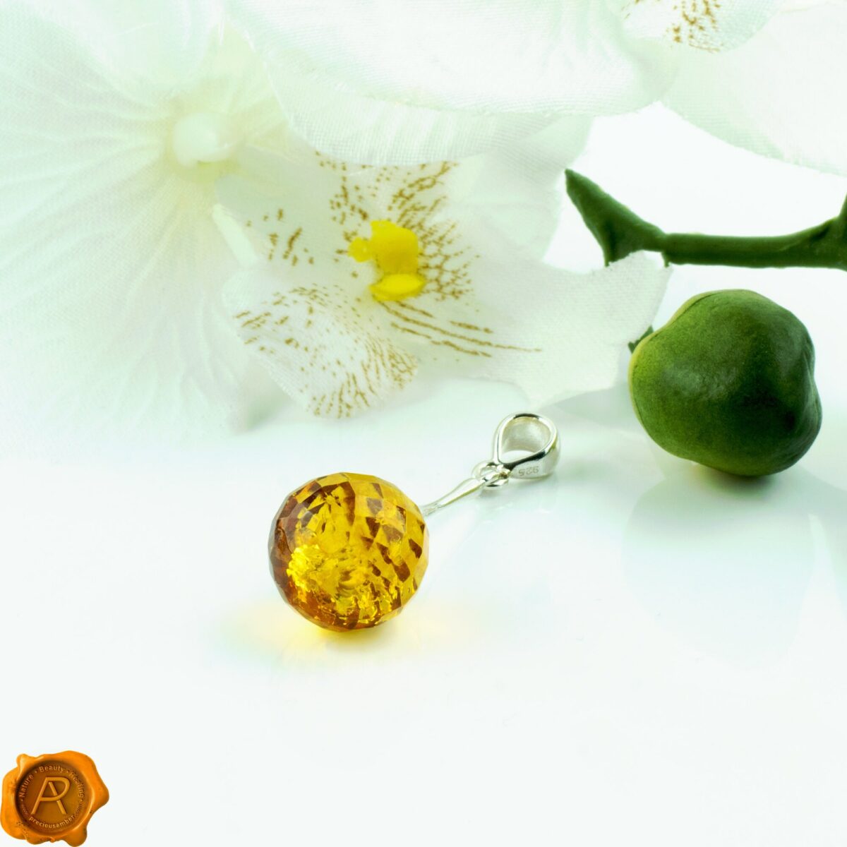 Luxurious Faceted Amber Silver Pendant - Image 3