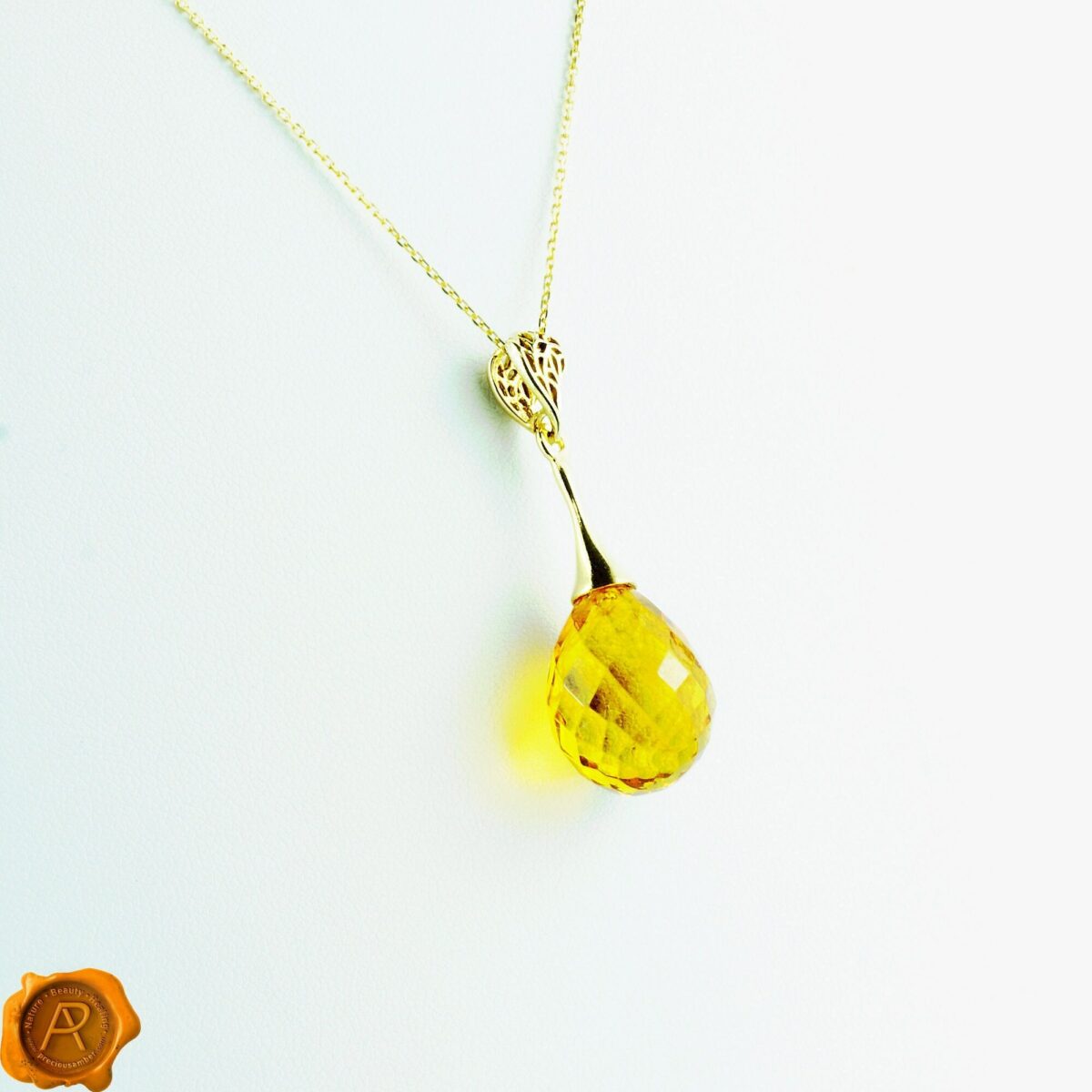 Luxurious Faceted Amber Gold Pendant - Image 3
