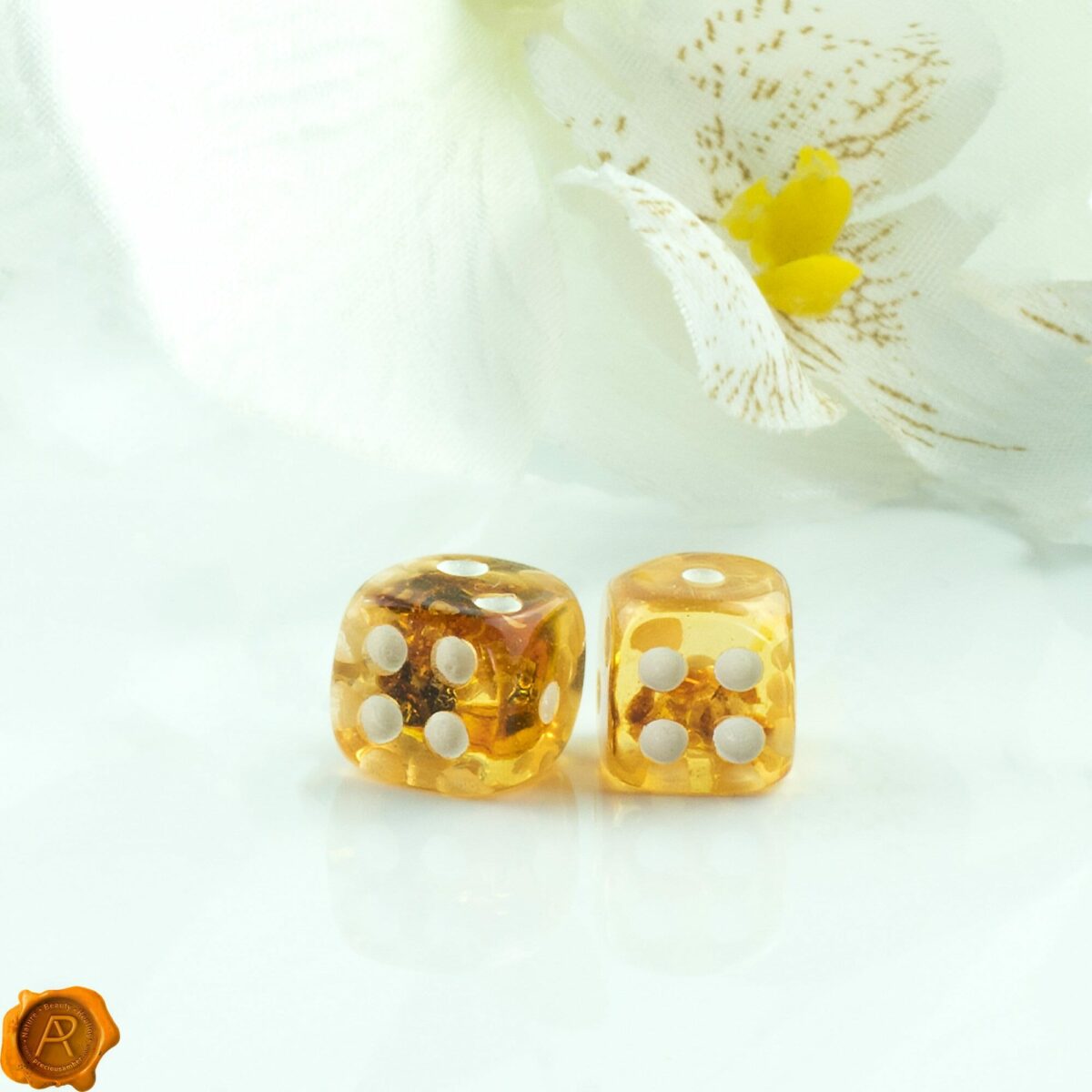 Amber Dice 10 x 10mm - Image 1