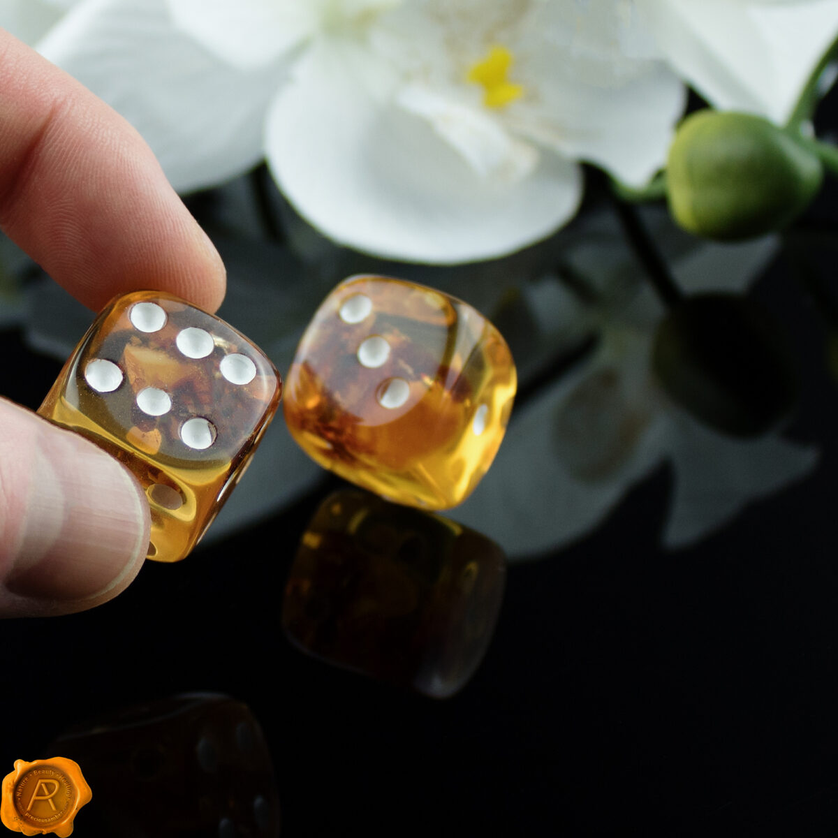 Amber Dice 20 X 20mm - Image 1