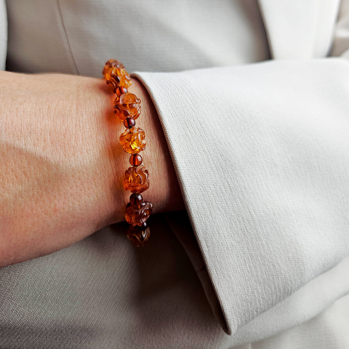 Natural-Baltic-Amber-Gemstone-Bracelet-Rose-Flower-Dainty-Elastic-Adjustable-Roses-Roamntic-Jewelry-Gift-for-Women-Girlfriend