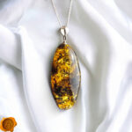 Luxurious Green Amber Pendant - Image 2