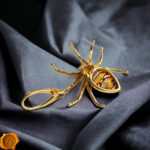 Carved Amber Gold Spider Earrings - Image 4