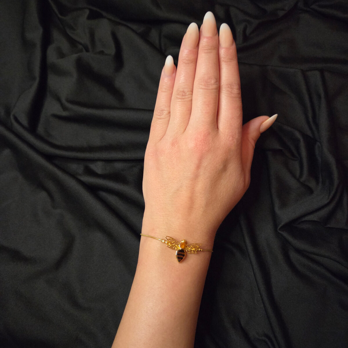 Bee-Charm-Bracelets-Adjustable-Baltic-Amber-Gold-Small-Bee-Gemstone-Tie-Dainty-Bracelet-Jewelry-Gift-Women