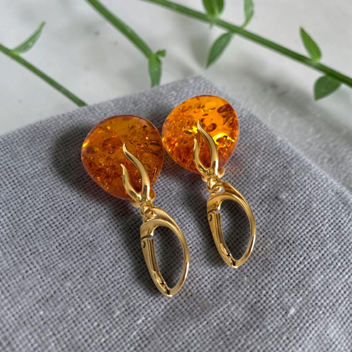 Natural Honey Baltic Amber Gold Teardrop Drop Earrings for Women, Small Classic Short Dangle Gemstone Crystal Earrings