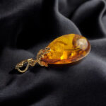 Luxurious Amber Gold Teardrop Pendant - Image 3