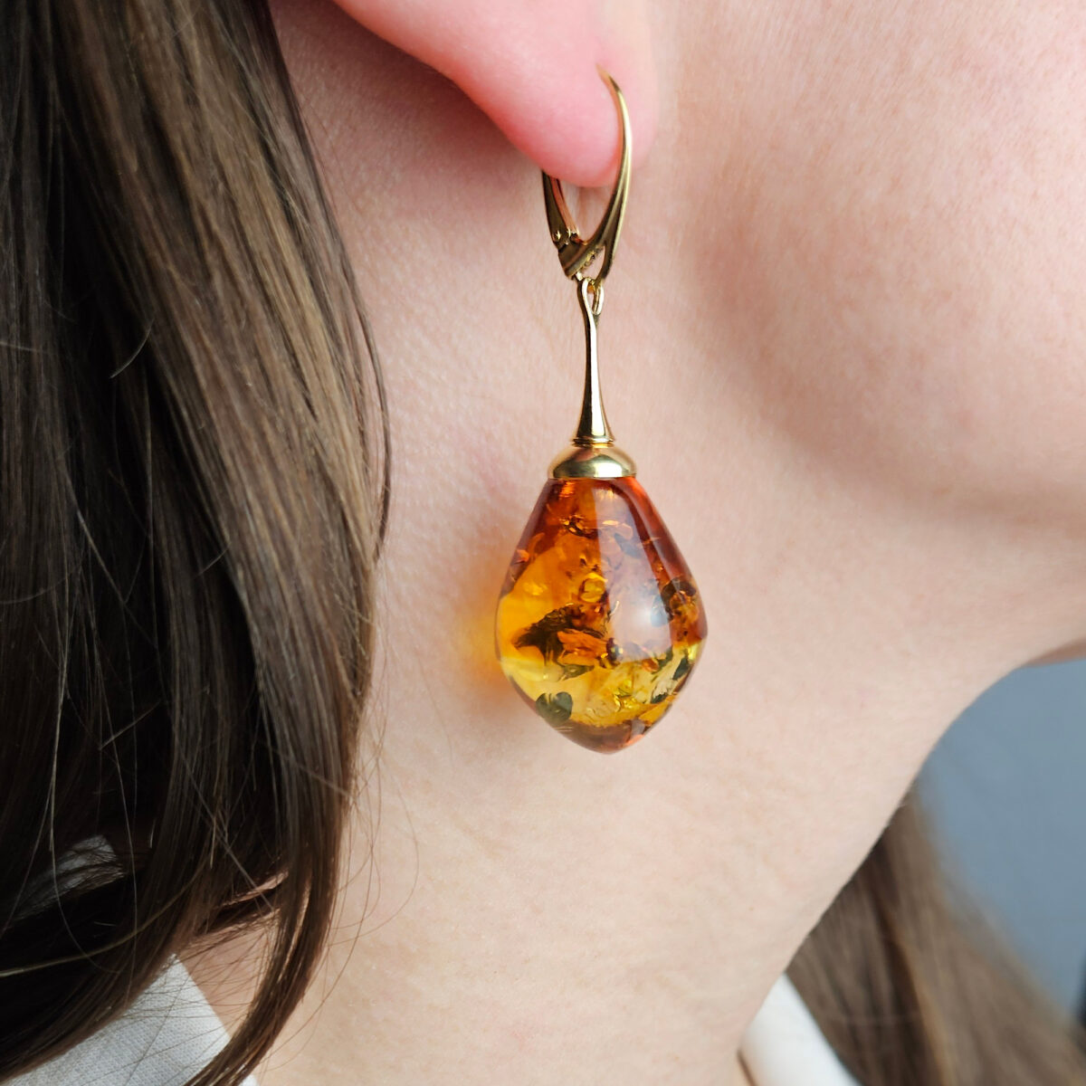 Luxurious Amber Gold Earrings - Image 2