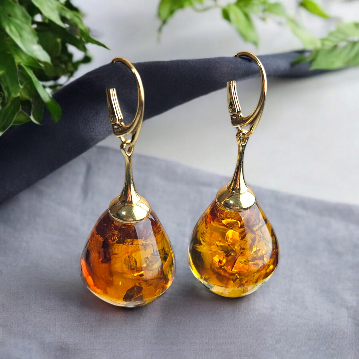 Luxurious Amber Gold Earrings - Image 3