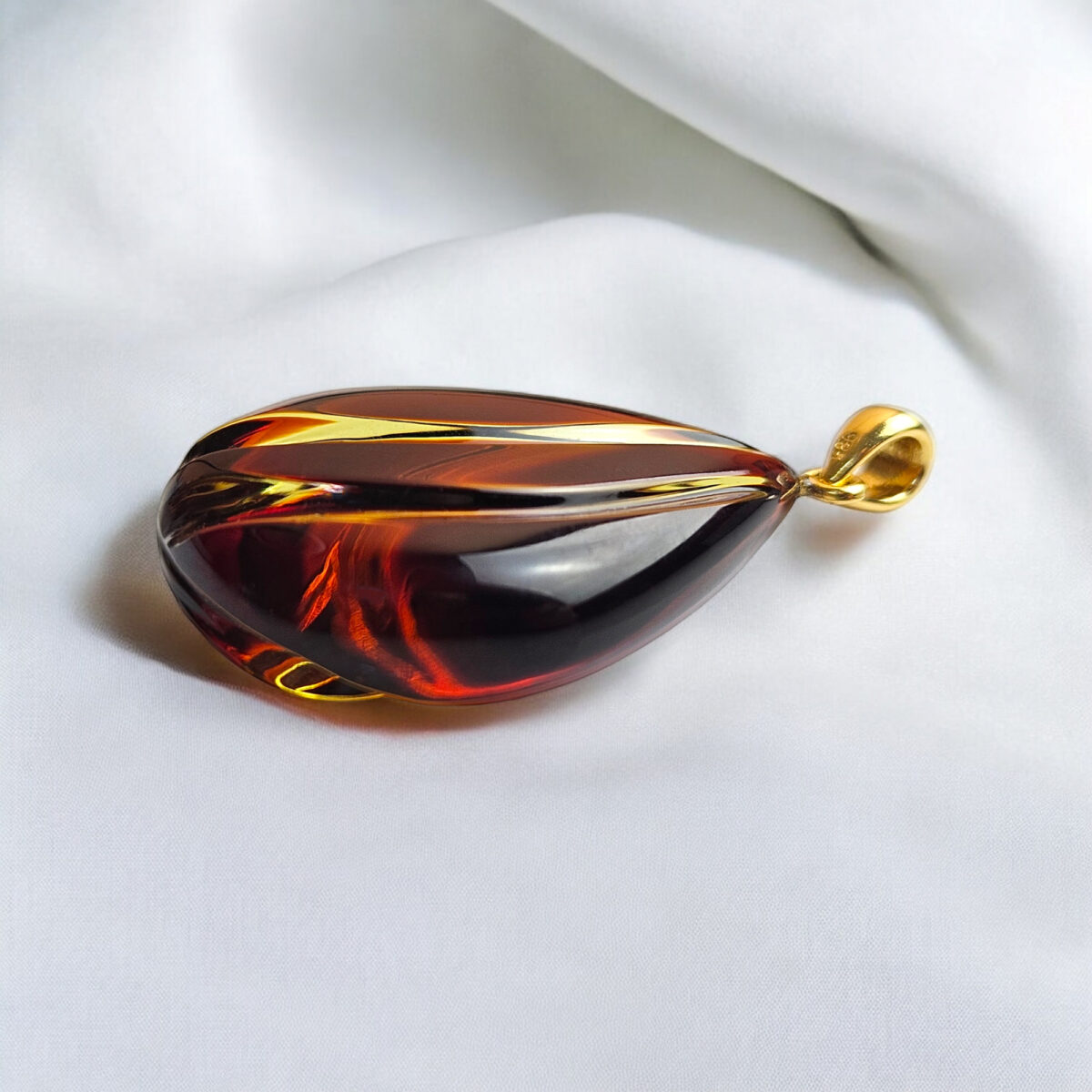 Luxurious Amber Seashell Pendant - Image 5