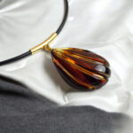 Amber Seashell Gold Choker Pendant - Image 3