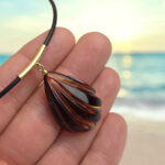 Amber Seashell Gold Choker Pendant - Image 4